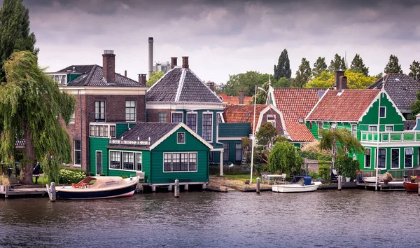 Typische huizen van de Zaanse Schans, Amsterdam, Nederland — Stockfoto