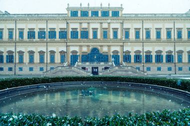 Geç kış kar yağışı şaşırtıcı Royal Villa, Monza, İtalya