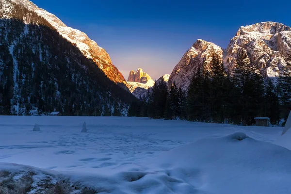 Tre Cime di Lavaredo, tři vrcholy v zimním období, Jižní Tyrolsko, S — Stock fotografie