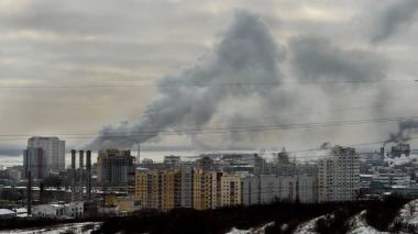 Gri duman boruları Metalurji fabrikadan şehir Schüco kapsar