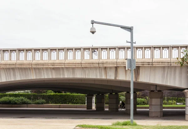 Surveillance Camera Metal Pole Next Bridge Park — Stock Photo, Image