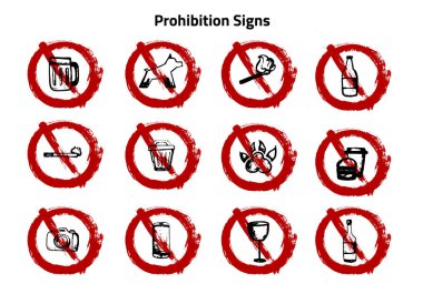 Kadın banyo dişlerini fırçalama. Modern düz oda günlük diş fırçası rutin