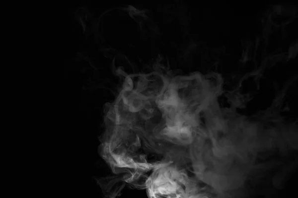 Fumée abstraite sur fond noir — Photo