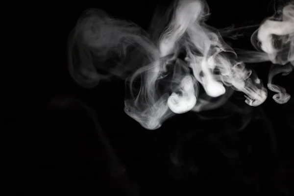 Siyah bir arka plan üzerinde köle duman — Stok fotoğraf