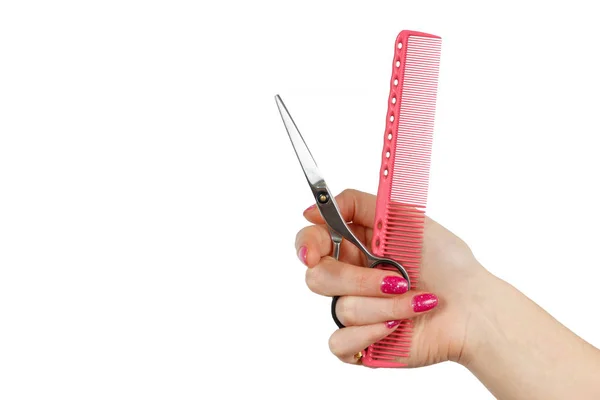 Schere und pinke Haarbürste auf der Hand der Frau — Stockfoto