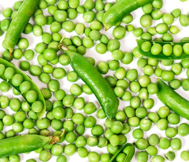 üzerinde beyaz yaprakları ile organik bezelye