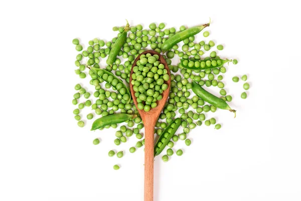 Ervilhas verdes close-up no fundo branco — Fotografia de Stock