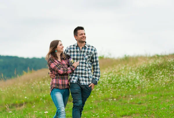 Portret van een gelukkige paar lachen. — Stockfoto