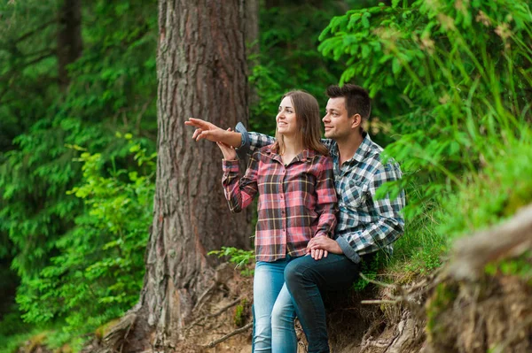 Portret van een gelukkige paar lachen. — Stockfoto