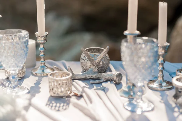 Beautiful Decorated Romantic Wedding Table on Sandy Beach — Stock Photo, Image