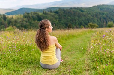 Kadın mountain view arıyor