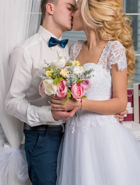 Wedding studio shoot with decor kisses, hugs. — Stock Photo, Image