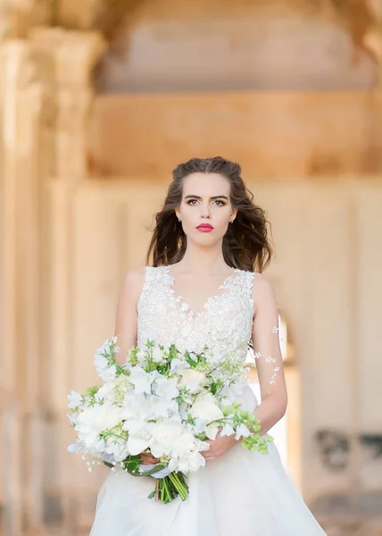 Könnyű Chiffon Esküvői Ruha Gyönyörű Barna Menyasszony Hímzett Gyöngyök Jelentő — Stock Fotó