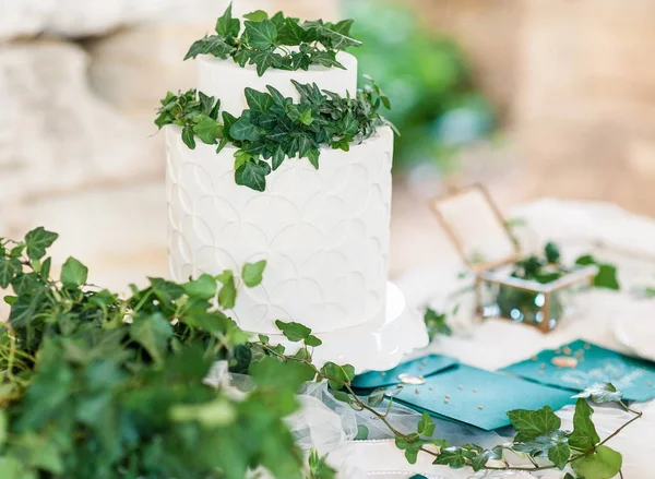 Wedding decoration cake near the sea or ocean — Stock Photo, Image