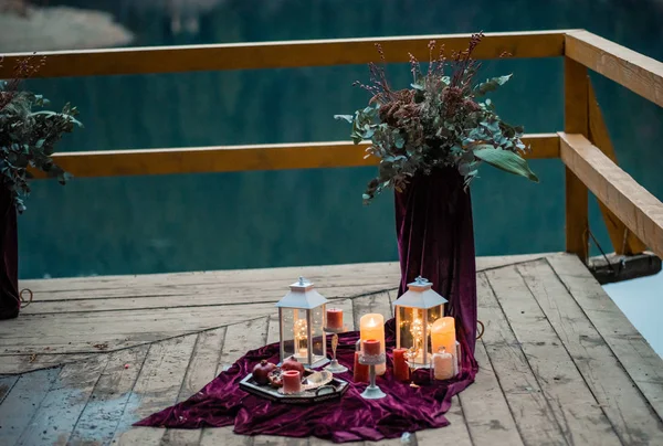 Luxury decorated table and with candles for a romantic date. — Stock Photo, Image