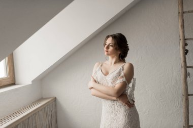 Güzellik moda gelin portre. Güzel Gelin düğün makyaj ve saç modeli. Lüks gelinlik moda gelin modeli. Güzellik kız yüz