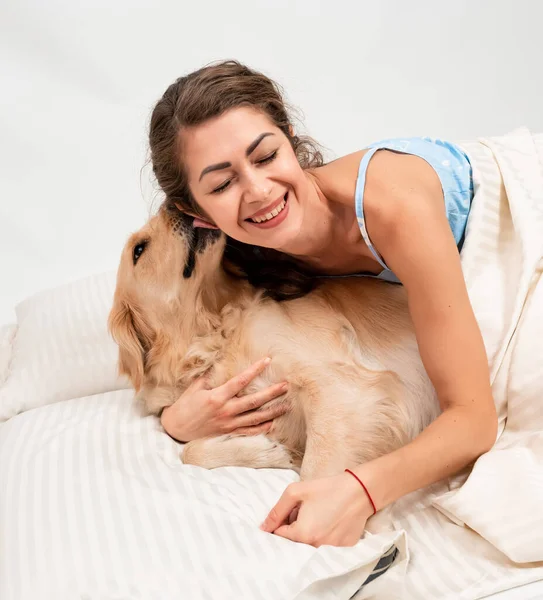 Girl Woman Sleep Pajamas Lying Bed Embracing Her Big Golden — Stock Photo, Image