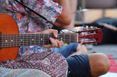Sokak, sanatçı ve müzisyen müzik göstermek aşık united. 
