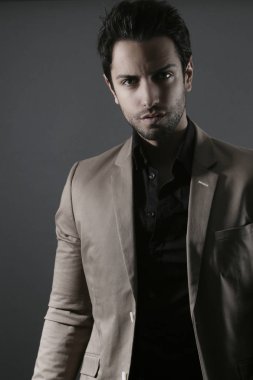 zarif adam Studio poz