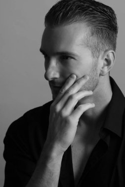 iyi görünümlü bir adam portresi 