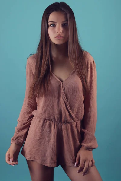 Moda chica joven con ropa hipster —  Fotos de Stock