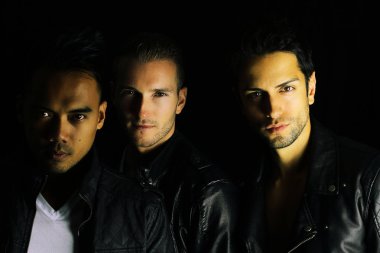 üç güzel vampirler poz 