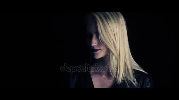 아름 다운 뱀파이어 여자 — 비디오