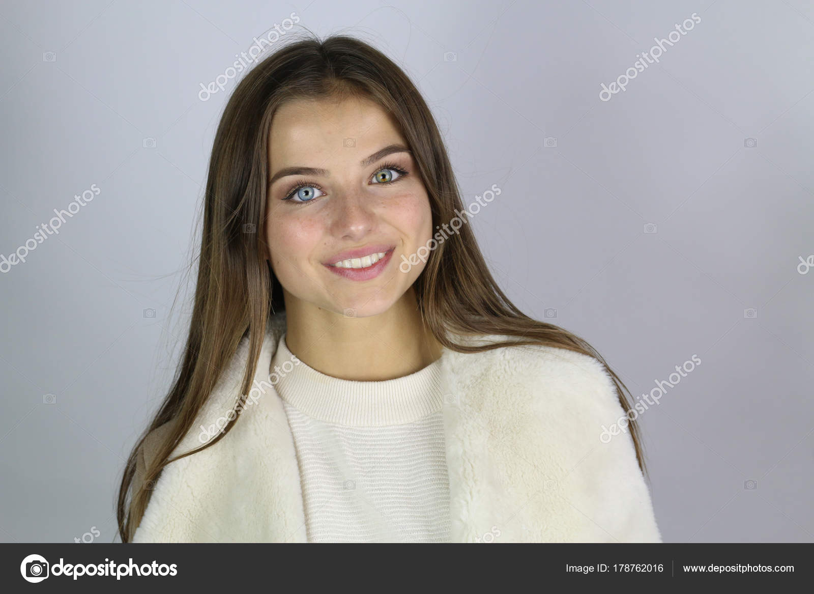 Amazing beauty teenager Portrait Beautiful Teenager Pretty Girl Smiling Stock Photo By C Rdrgraphe 178762016