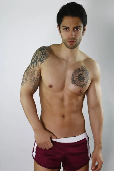 Sexy Masculino Posando Sem Camisa Fundo Branco Bonito Homem Musculoso — Fotografia de Stock