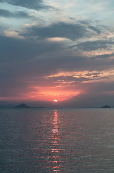 Coucher de soleil d'été en Méditerranée — Photo