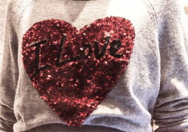 pullu bir ceket kalbinde