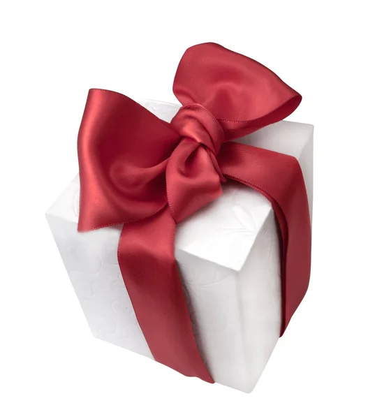 Beyaz hediye kutusu ve kırmızı kurdele — Stok fotoğraf