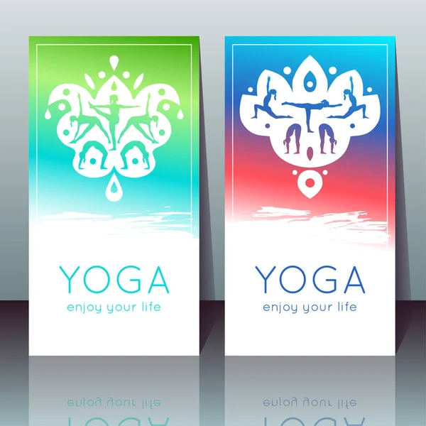 Cartões de ioga vetorial com meninas em poses de ioga, ornamento indiano étnico e texto de amostra — Vetor de Stock