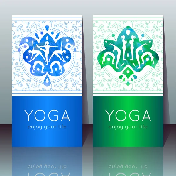 Tarjetas de yoga vectoriales con chicas en poses de yoga, ornamento étnico indio, patrón lineal y texto de muestra — Vector de stock