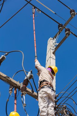 Yüksek voltajın elektriği.