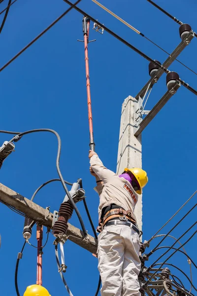 Yüksek voltajın elektriği.