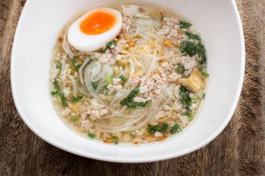 Köfteli yumurta ve sebzeli pilav çorbası..