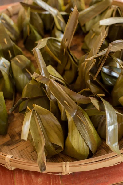 Thailändische Nachspeise Gedämpftes Mehl Mit Kokosfüllung Kanom Sai Sai Verpackung — Stockfoto