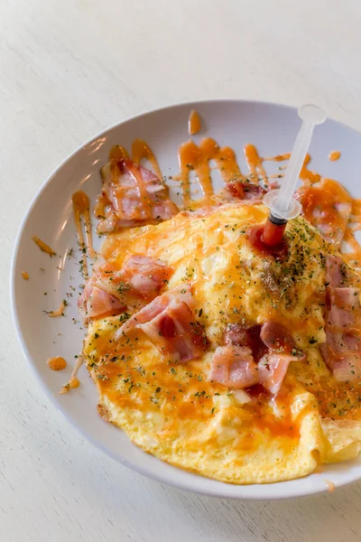 Arroz Omelete Com Bacon Queijo Camarões Alimentos Fusão Foco Seletivo — Fotografia de Stock