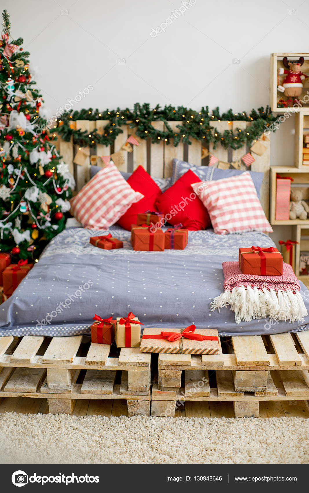 Kerst interieur landelijke stijl — Stockfoto © Lenanichizhenova ... Kerst interieur landelijke stijl — Stockfoto © Lenanichizhenova ...
