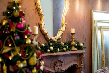 Noel iç mor ve altın renkleri