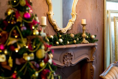 Noel iç mor ve altın renkleri