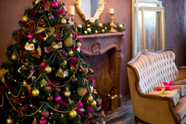 Noel iç mor ve altın renkleri