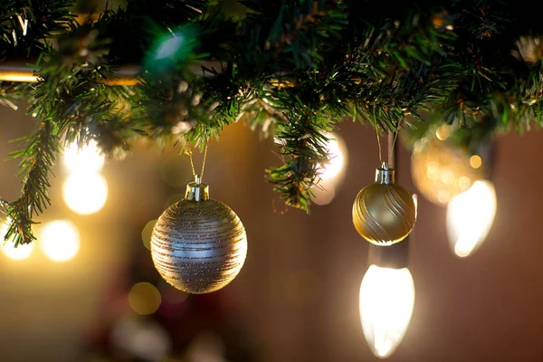 Kerst interieur in de kleuren van paars en goud — Stockfoto