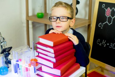 Çocuk bilim bilim deneyleri yapma