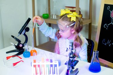 çocuklar bilim deneyleri yapma