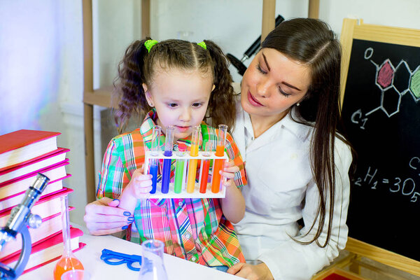 kids making science experiments