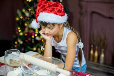 Çocuklar Noel çerezleri fırın