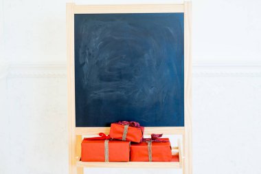 Noel zamanı, kara tahta çocuklarla