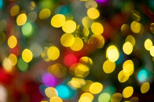 Bokeh intérieur de Noël décoré dans de nombreuses couleurs — Photo